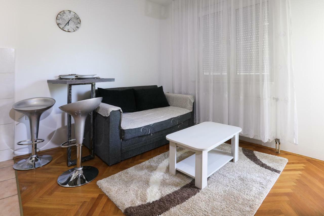 Apartment Promenada 35 Novi Sad Buitenkant foto