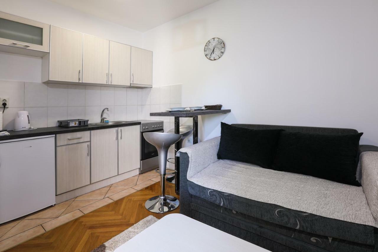 Apartment Promenada 35 Novi Sad Buitenkant foto