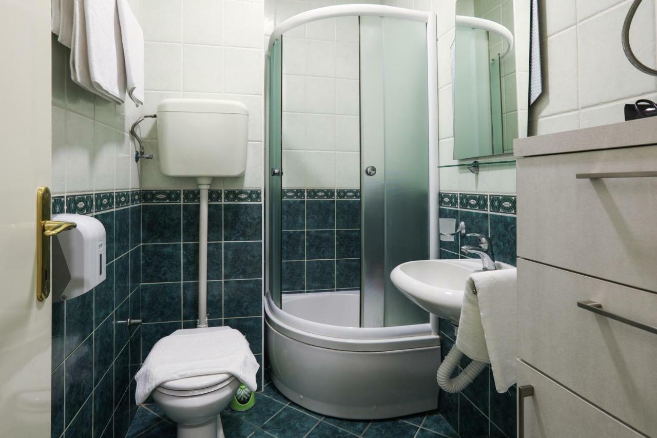 Apartment Promenada 35 Novi Sad Buitenkant foto